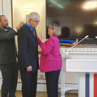 Remise des insignes de commandeur de l'Ordre National du Mérite à Hervé Biausse